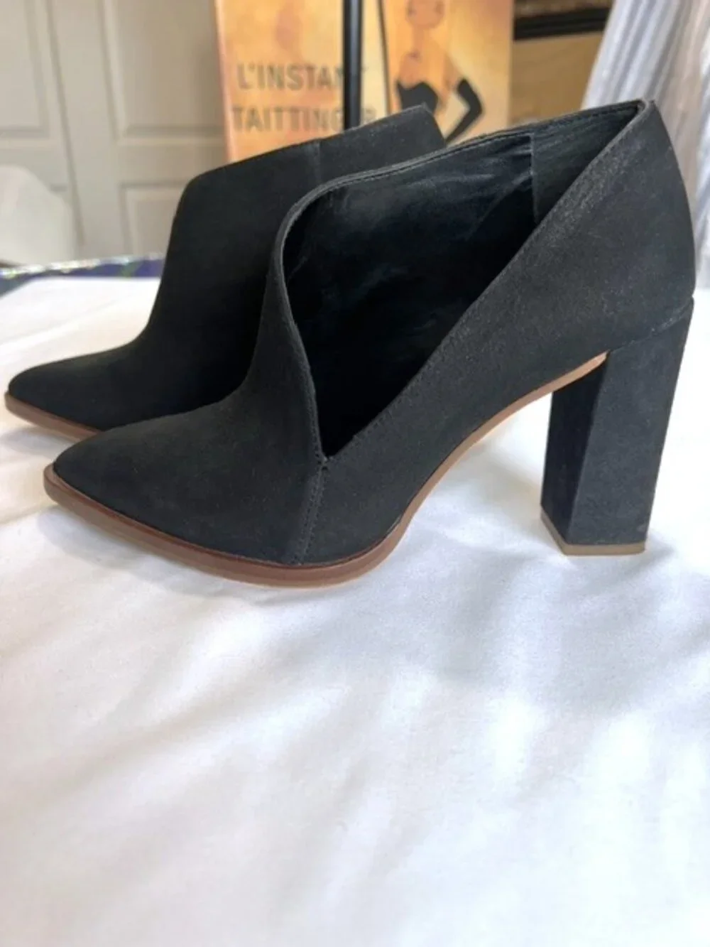 Vince Camuto Suede Cut Out High Heel Pump Sz 6.5 - Picture 7 of 13